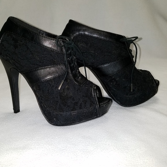 Carlos Santana lace peeptoe booty. - Picture 5 of 7